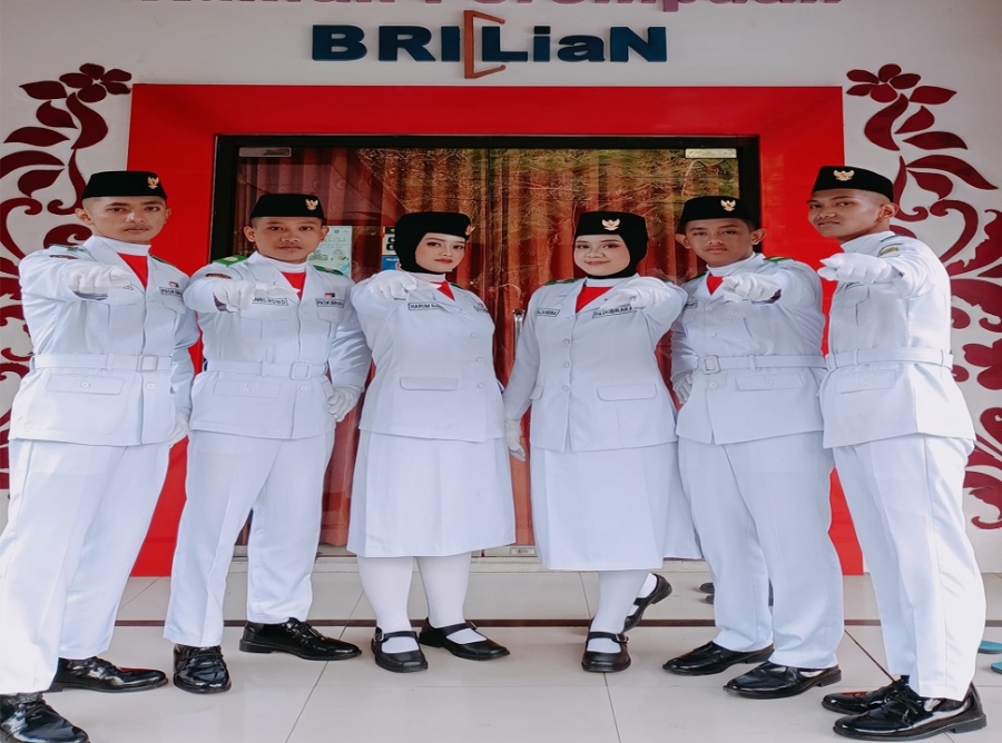 6  DIANTARA PESERTA PASKIBRA MERUPAKAN SISWA SMAN 1 KARANGAN