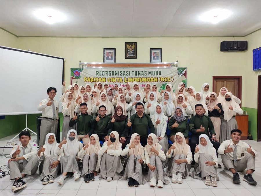 BARISAN CINTA LINGKUNGAN SMANESKA GELAR REORGANISASI