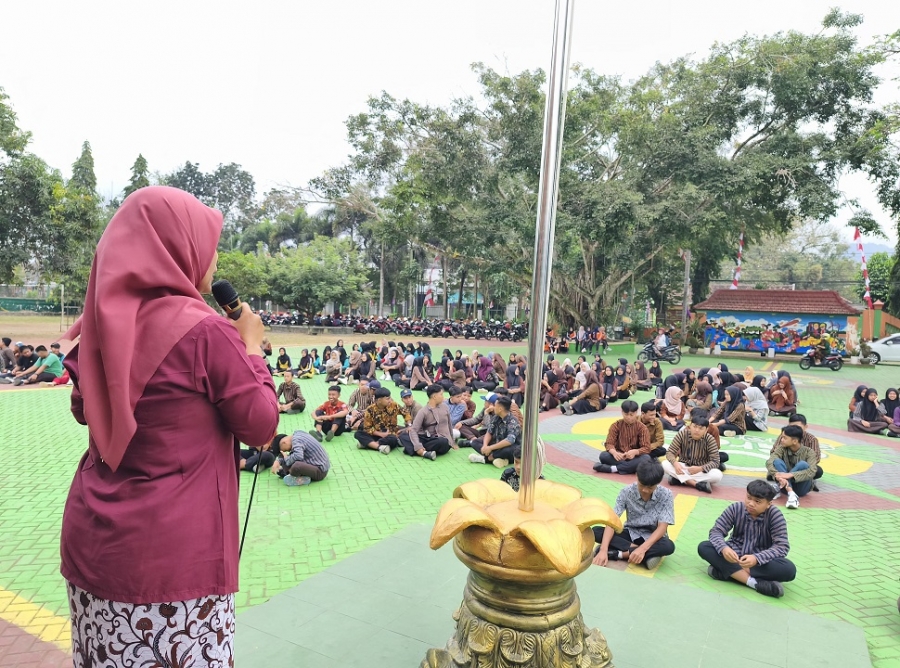 CEGAH ANEMIA, TIM UKS SMAN 1 KARANGAN TURUN TANGAN