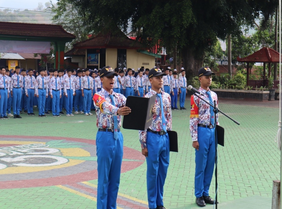 SMAN 1 KARANGAN GELAR UPACARA HARI KESAKTIAN PANCASILA