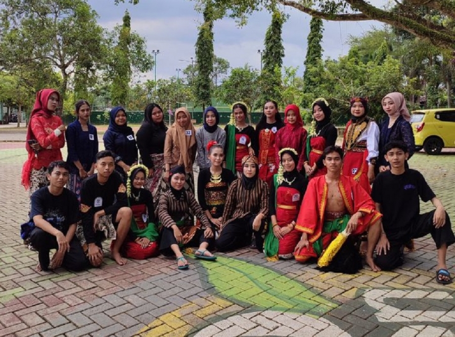 PENAMPILAN UJIAN PRAKTIK KELAS XI MIPA 1 MAPEL BAHASA JAWA