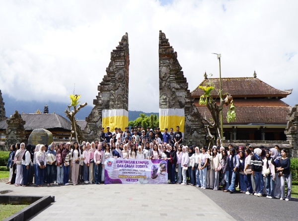 SMAN 1 KARANGAN KUNJUNGI CAGAR BUDAYA TAMPAK SIRING BALI