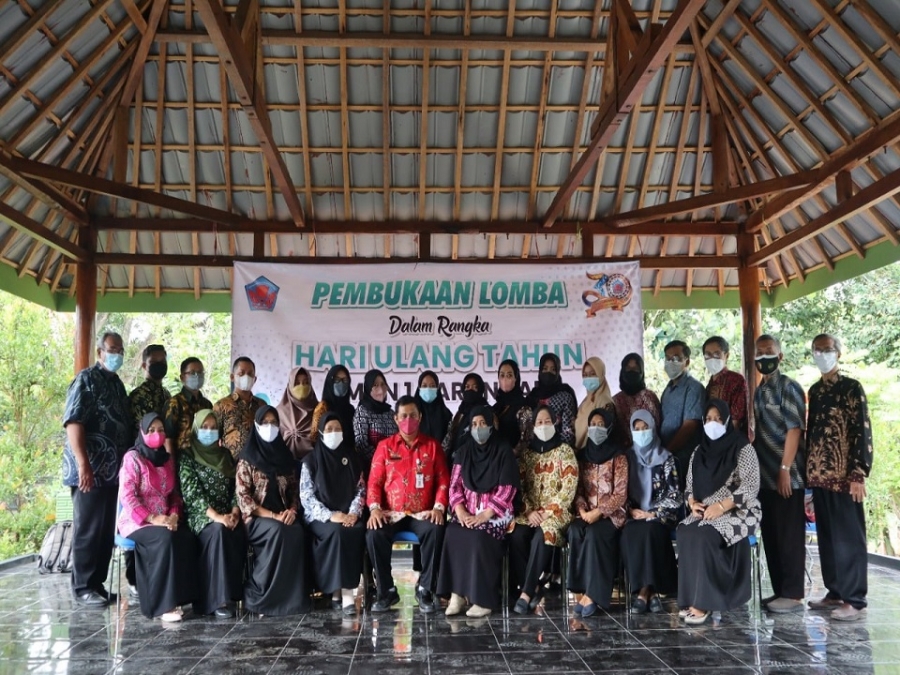 14 JENIS LOMBA ANTAR KELAS&rdquo; DALAM RANGKA PERINGATAN HARI ULANG TAHUNNYA YANG KE-30