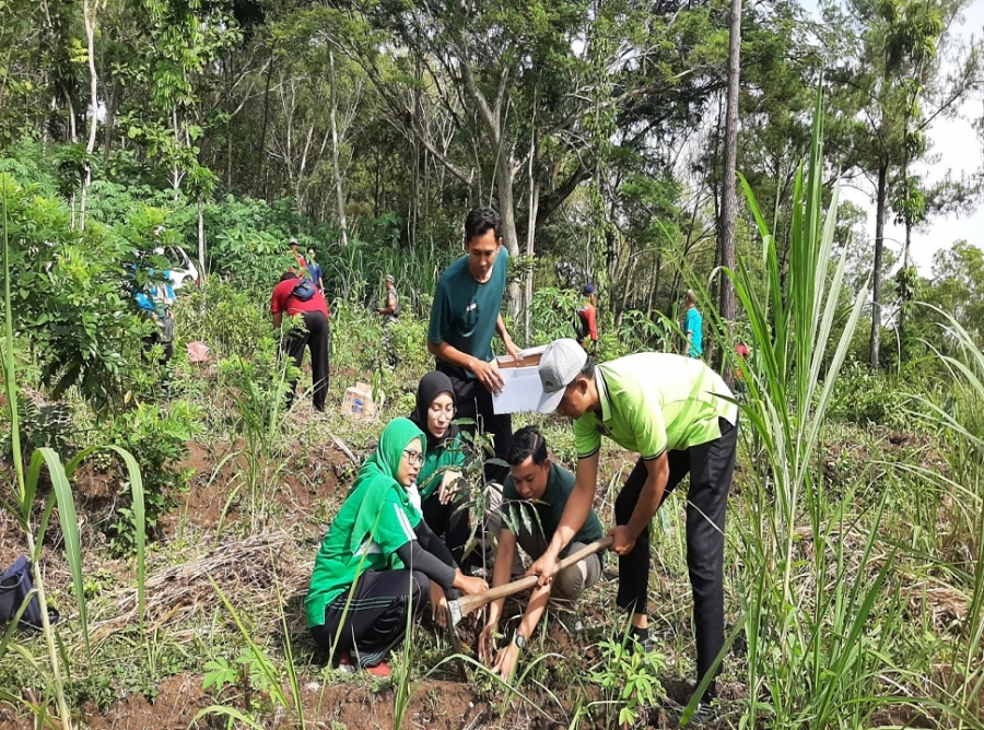 ADIWIYATA SMANESKA IKUTI REBOISASI DI KARANGAN