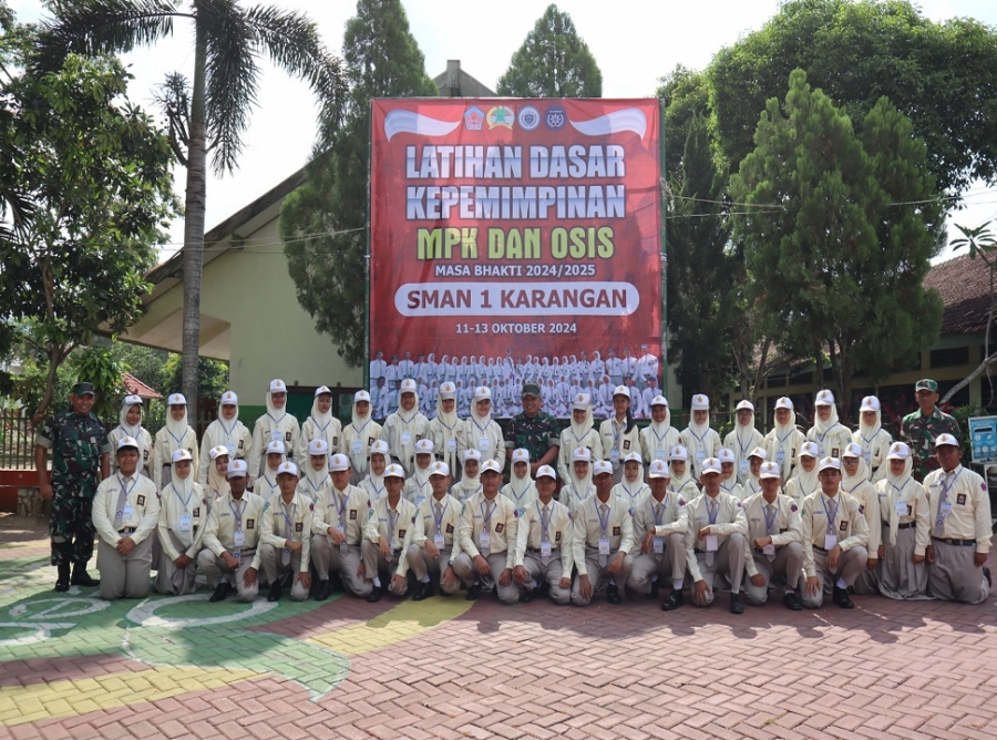 KEPALA SMANESKA RESMI BUKA LDK UNTUK MPK &amp; OSIS M/B 2024/2025