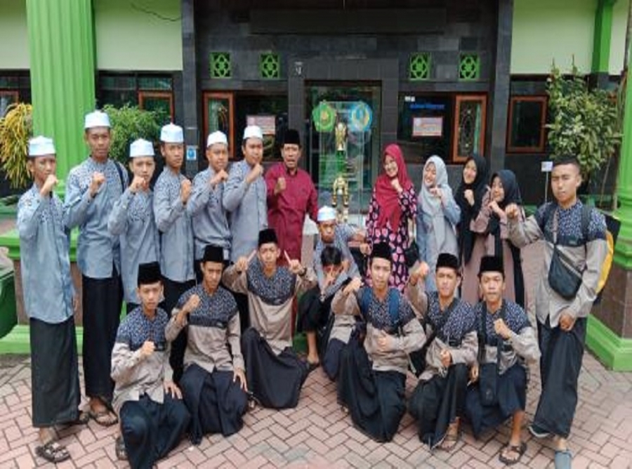 GROUP HADRAH SMANESKA IKUTI FESTIVAL SHOLAWAT HABSYI