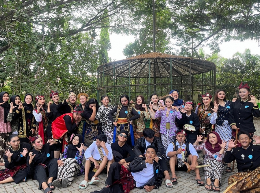 PENAMPILAN MENARIK UJIAN PRAKTIK BAHASA JAWA KELAS XI-E