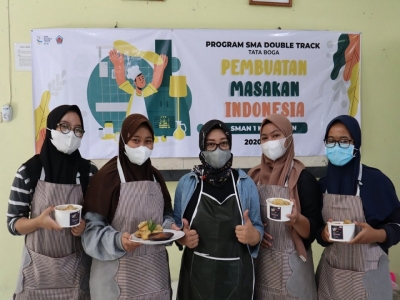 PELAKSANAAN DAN PENJUALAN &ldquo;PEMBUATAN MASAKAN INDONESIA (PMI)