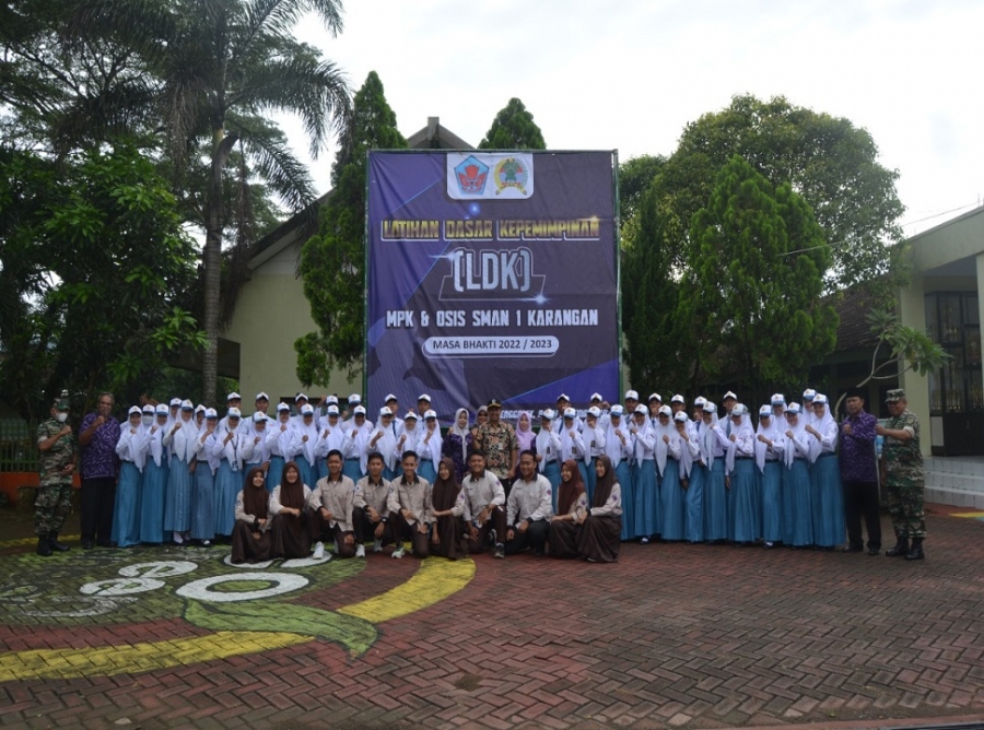 OSIS/MPK SMANESKA MASA BHAKTI 2022/2023 MENGGELAR LDK
