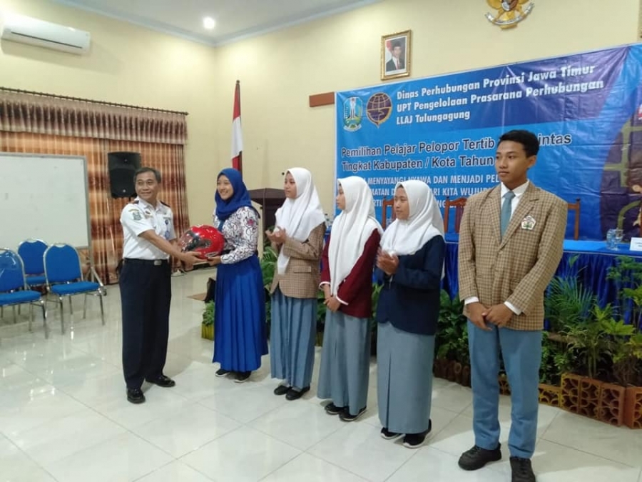 >ALHAMDULILLAH, ZAKIYYA SURYA NADA (XI MIPA6) RAIH &ldquo;PERINGKAT 1&rdquo;