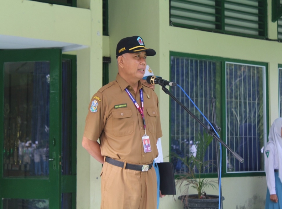 BAPAK JOKO SAMPAIKAN SALAM KENAL SAAT JADI PEMBINA UPACARA