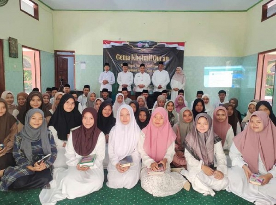 SMANESKA GELAR GEMA KHOTMIL QUR'AN PERINGATI HAB KEMENAG