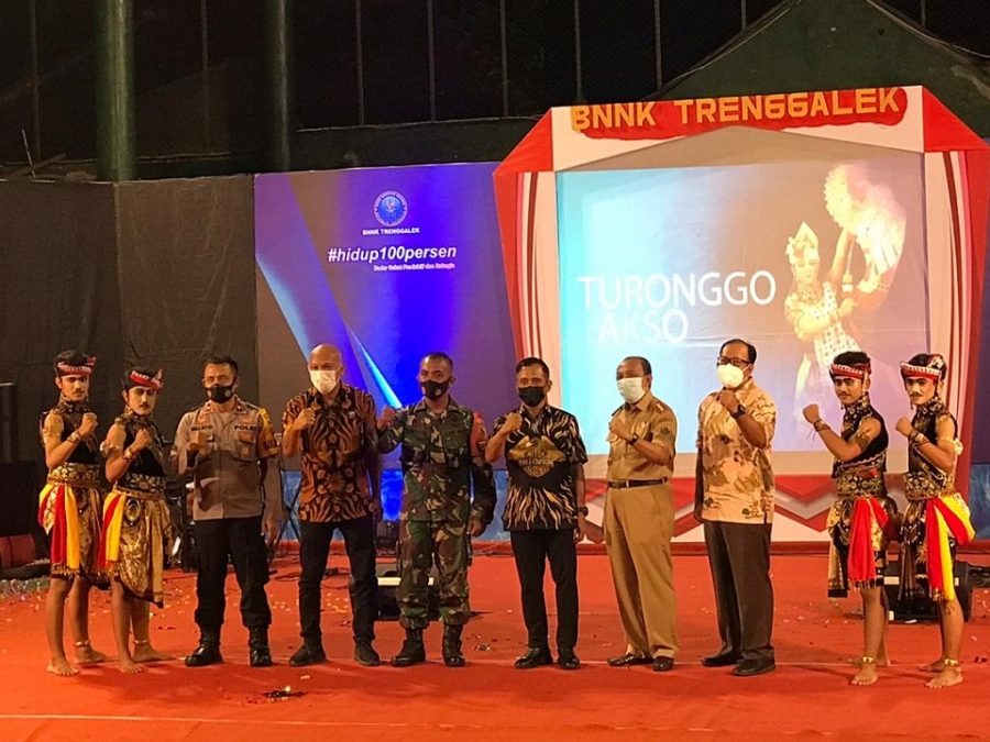 PIAGAM PENGHARGAAN&rdquo; DARI KEPALA BNN PROVINSI JAWA TIMUR
