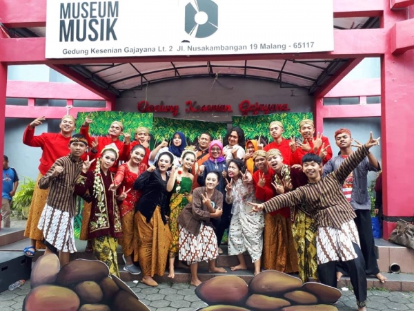 TEATER &ldquo;SIRPONG SMANESKA&rdquo; Membawakan lakon &ldquo;Anakku Suminten&rdquo;