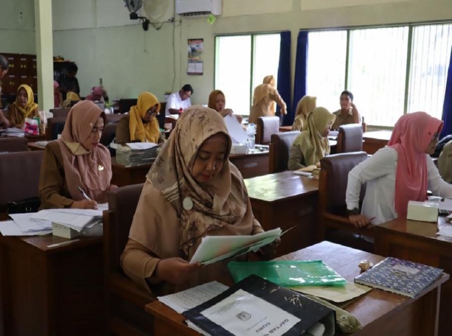 IBU BAPAK GURU SMAN 1 KARANGAN KOREKSI HASIL UJIAN (USP/BKS)