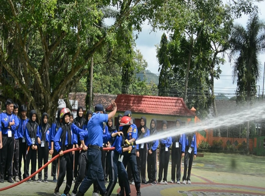 H3 PELAKSANAAN LATIHAN DASAR KEPEMIMPINAN (LDK) SMANESKA