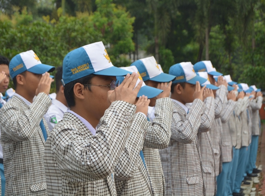 SMANESKA GELAR UPACARA BENDERA HARI SENIN  DI AWAL TAHUN 2024