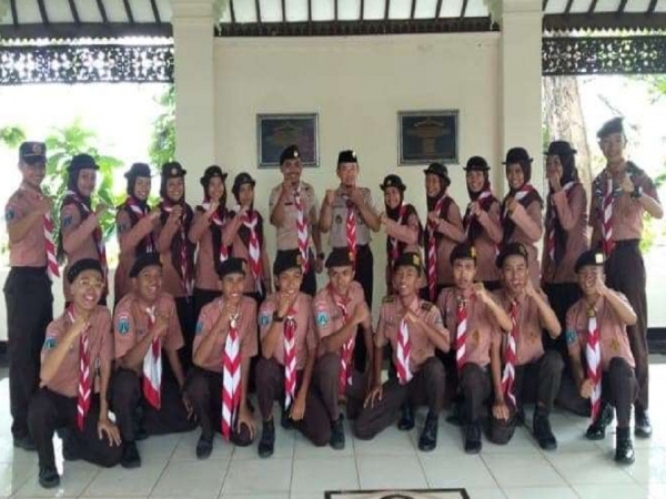 DUA SANGGA AMBALAN SOEDIRMAN CUT NYAK DIEN (DEWAMADIEN)