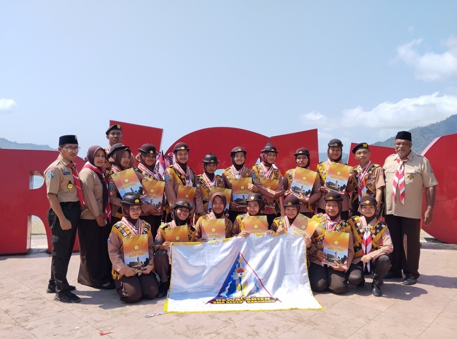 19 PENGURUS DEWAMADIEN SMAN 1 KARANGAN DILANTIK GARUDA