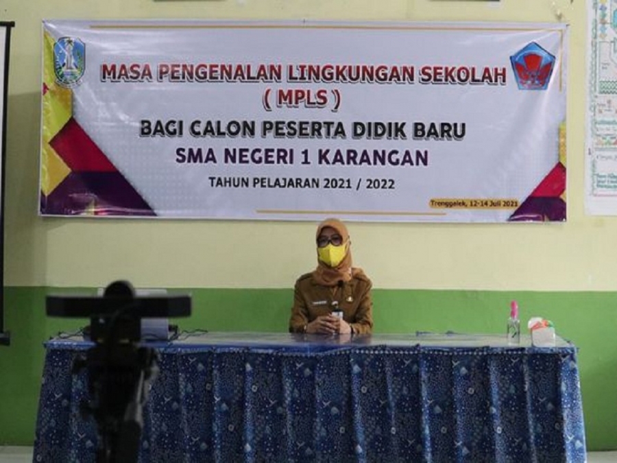KAMI KELUARGA BESAR SMAN 1 KARANGAN TRENGGALEK DAN ALUMNI MENGUCAPKAN: