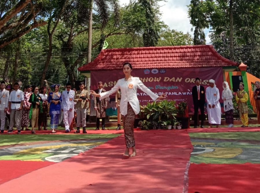 LOMBA FASION SHOW PADA PERINGATAN HARI PAHLAWAN