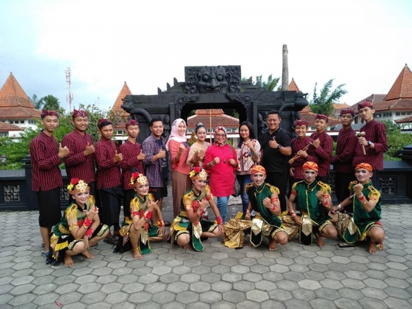 TIM TARI TRADISI ESKUL PPST "NGESTI LARAS BUDAYA