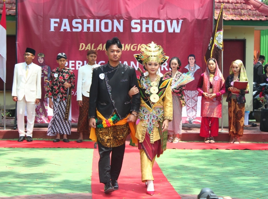 SMANESKA GELAR BERBAGAI LOMBA UNTUK PERINGATI HARI PAHLAWAN