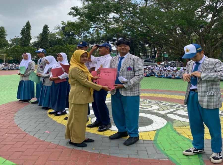 JUARA BAZAR KELAS XI DIES NATALIS SMANESKA TAHUN 2023