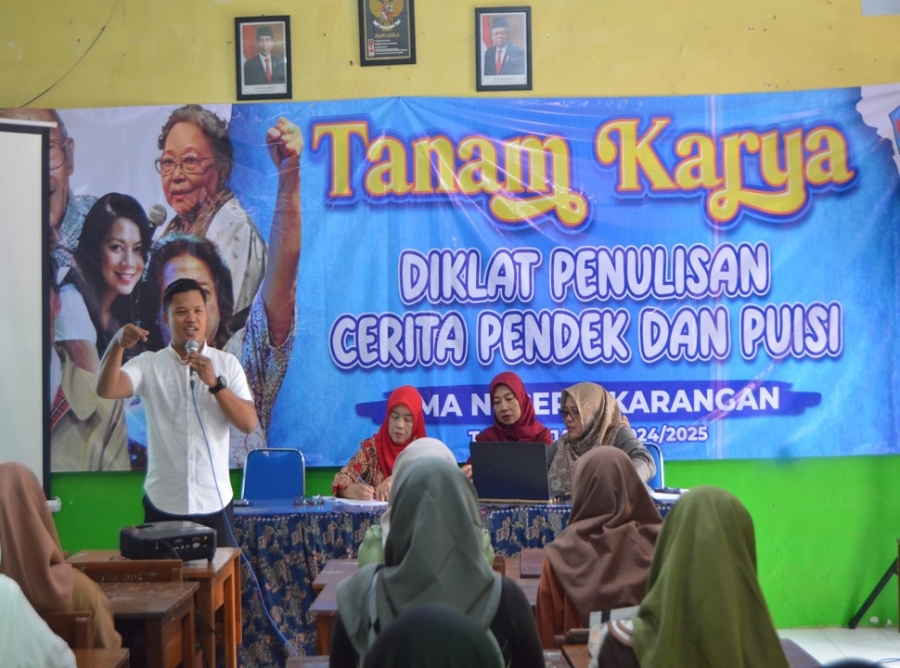 SMANESKA GELAR GIAT TANAM KARYA GUNA TINGKATKAN BUDAYA LITERASI