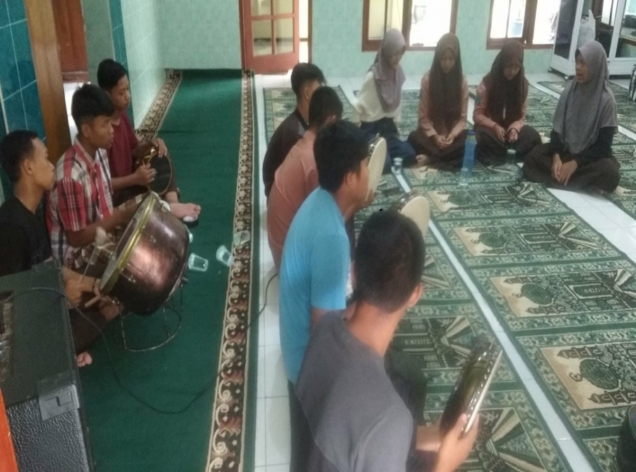 ESKUL HADRAH SYIFAUL QOLBI SMANESKA SEDANG LATIHAN RUTIN