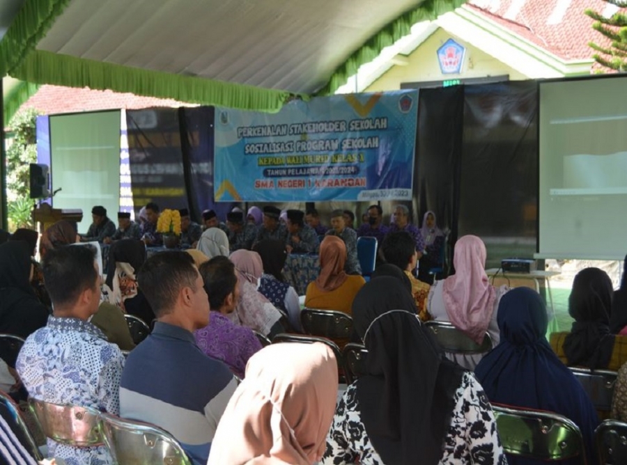 PERKENALAN STAKEHOLDER SEKOLAH KEPADA WALI MURID
