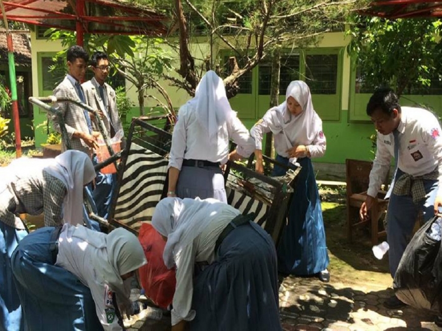 GIAT ESKUL ADIWIYATA SMAN 1 KARANGAN TRENGGALEK